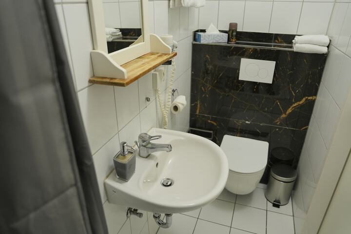 Room 5 of 13