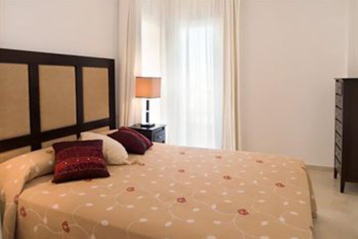 Room 6 of 16