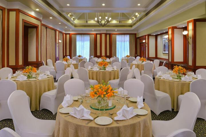 Ballroom/Hall 24 of 31