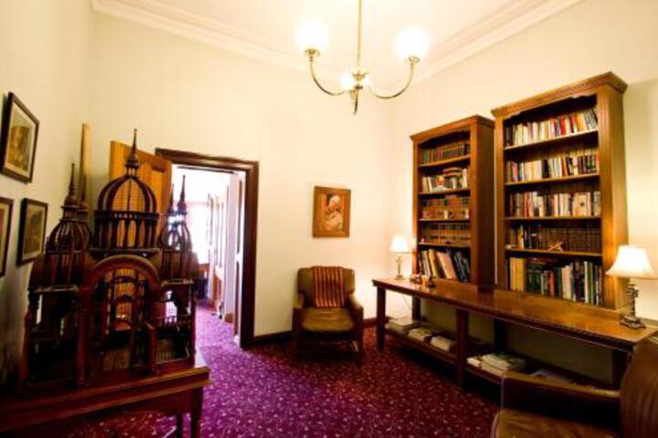 Room 4 of 7