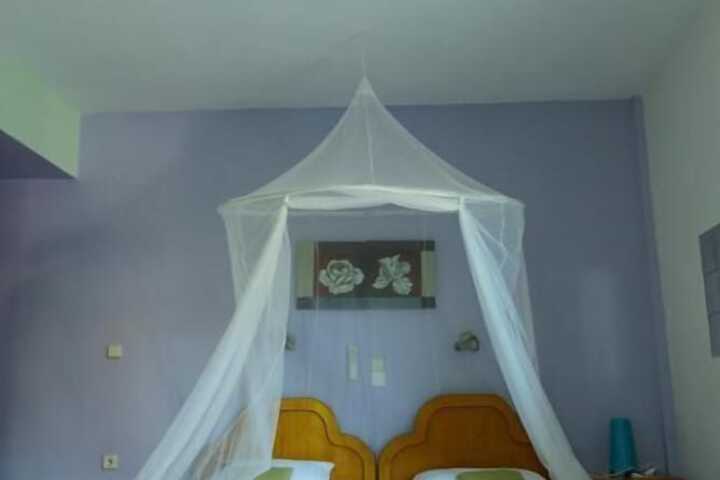 Room 4 of 18