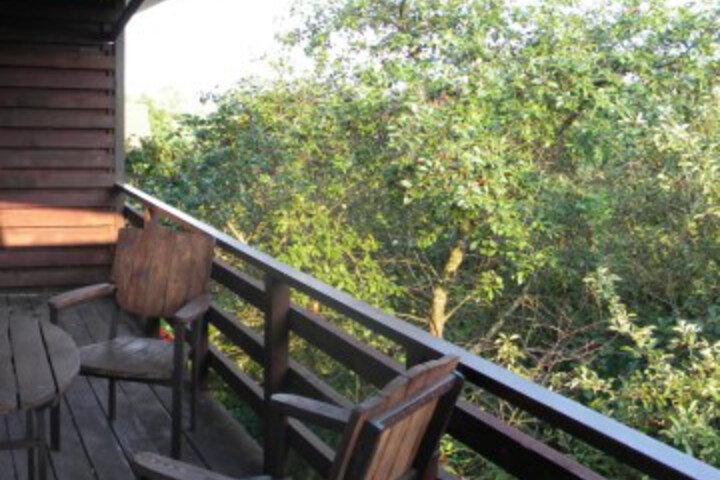 Room 4 of 8