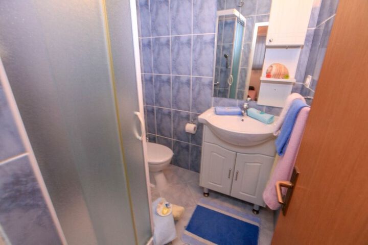 Room 4 of 20