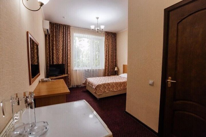 Room 6 of 44