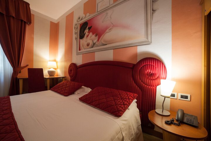 Room 17 of 34