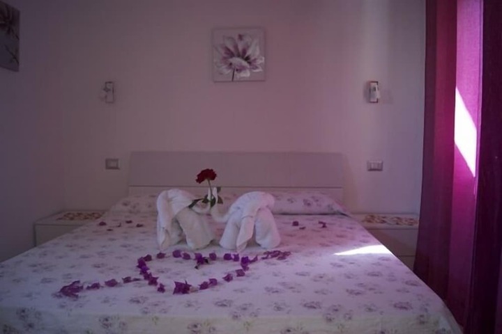 Room 15 of 76
