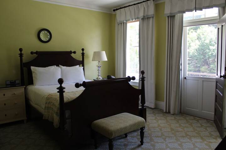 1 Queen Bed Resort View Porch (14 of 23)