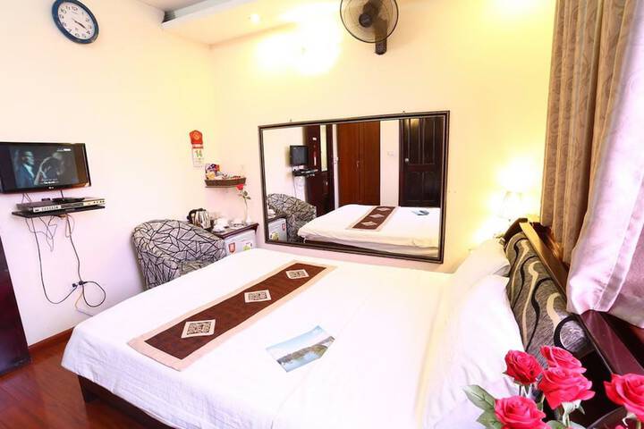 Room 13 of 22