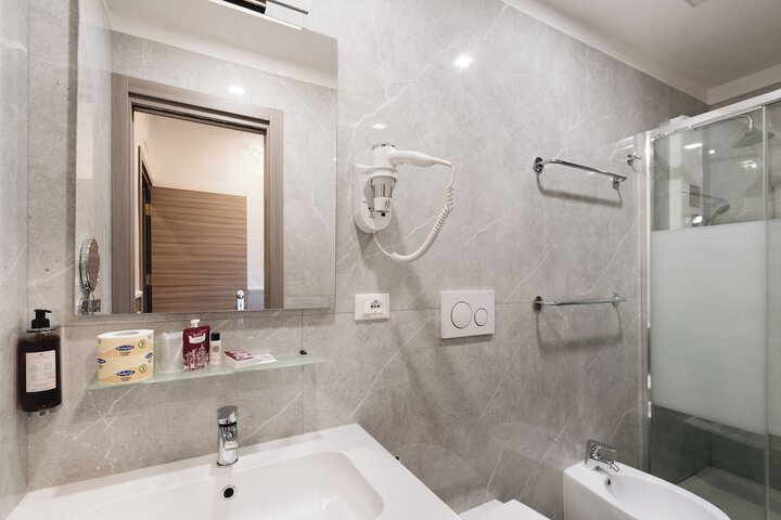 Room 152 of 180