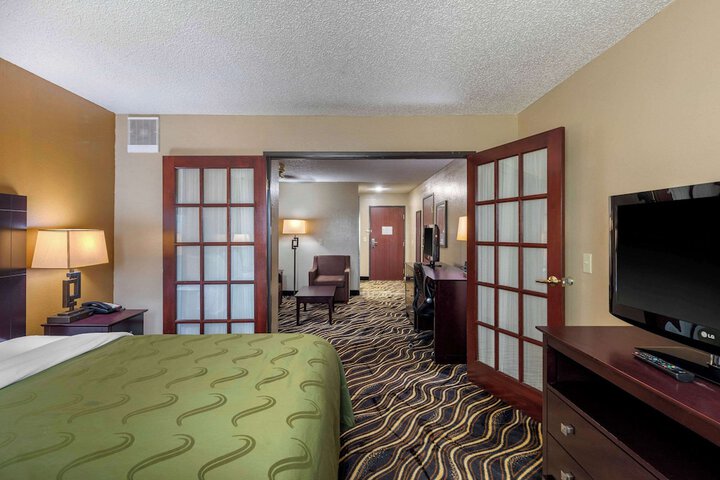 Suite 2 Queen Beds (22 of 26)