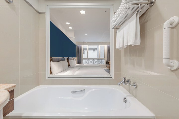 Room 42 of 56