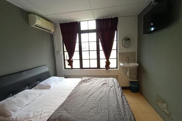 Room 2 of 19