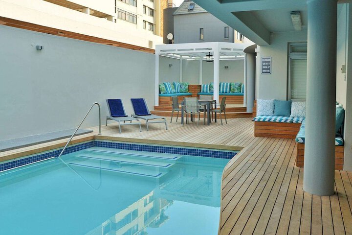 Pool 120 of 242