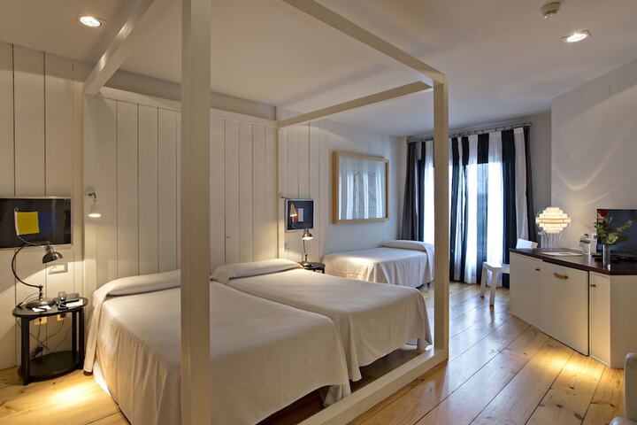 Room 12 of 82