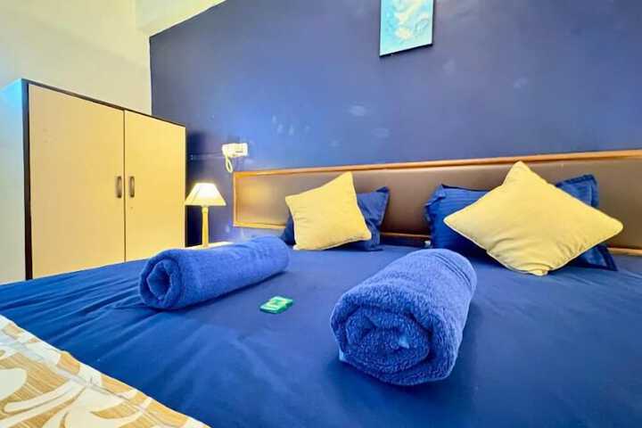 Room 8 of 9