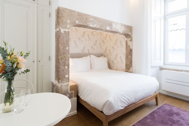 Room 32 of 76