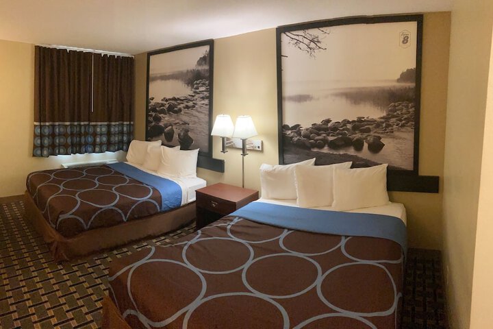2 Queen Beds (10 of 15)