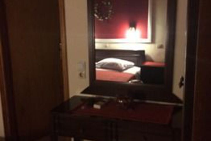 Room 11 of 20