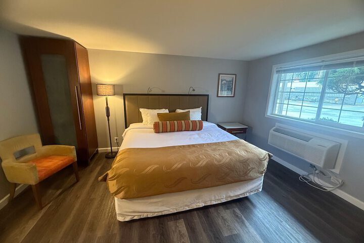 Room 17 of 38