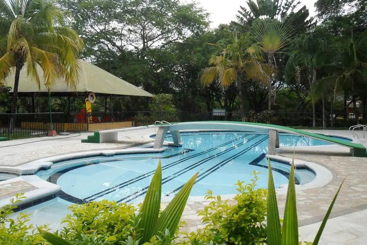 Pool 6 of 10