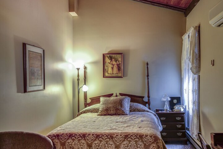 Room 16 of 52