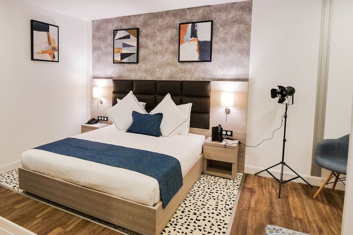 Room 4 of 25