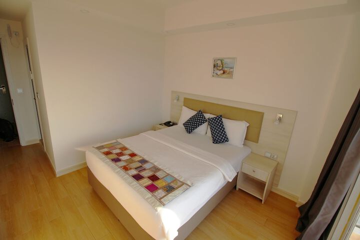 Room 12 of 37