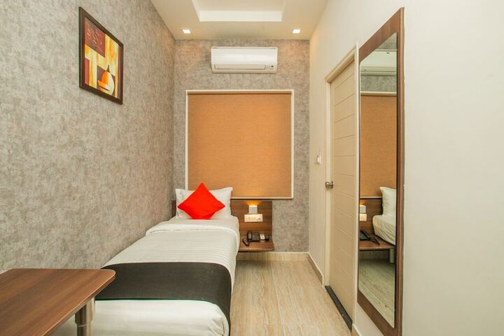 Room 8 of 27