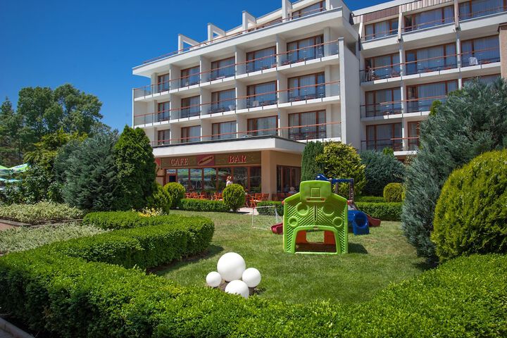Hotel Exterior 48 of 51