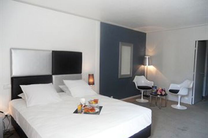 Room 4 of 10