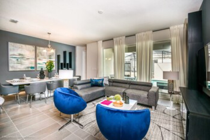 1552 Carey Palm Circle