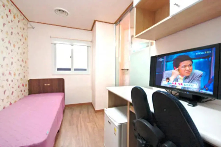 Room 2 of 11