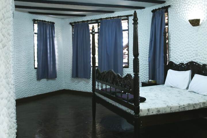 Room 14 of 20