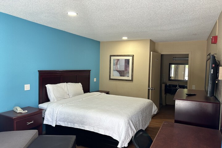 Room 4 of 33