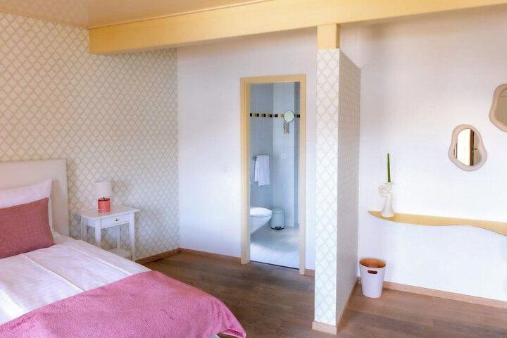 Room 25 of 105