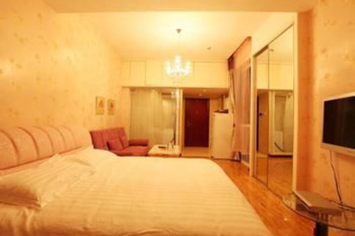 Room 9 of 42