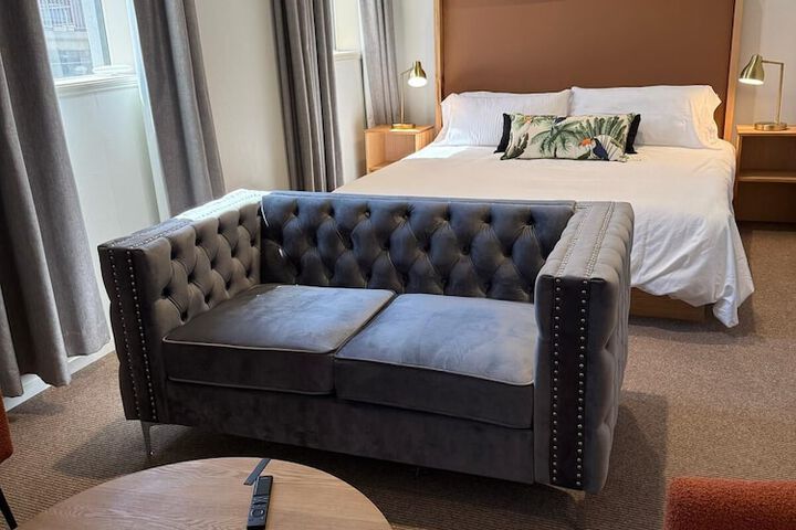Room 40 of 153