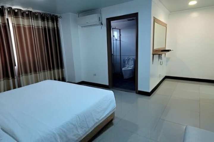 Room 13 of 23