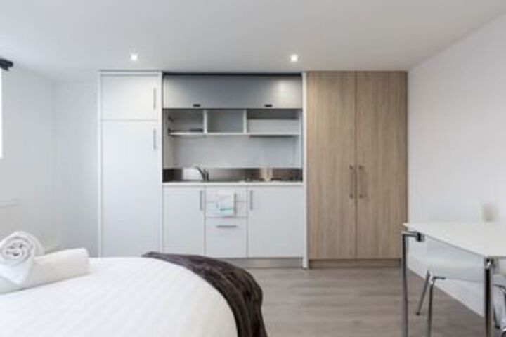 Room 5 of 7