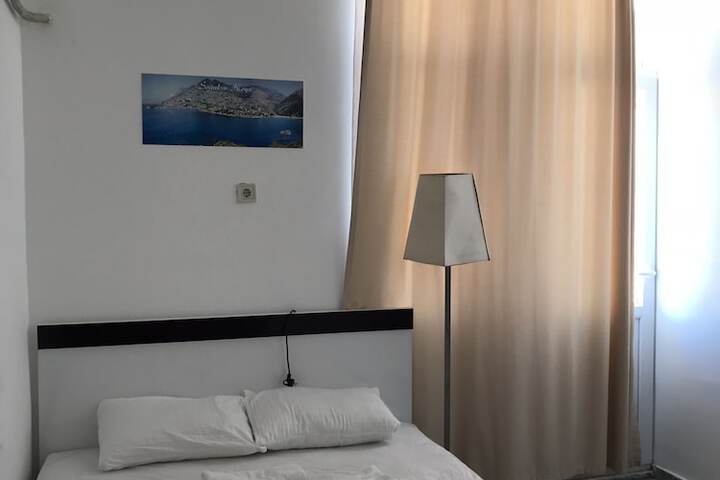 Room 8 of 37