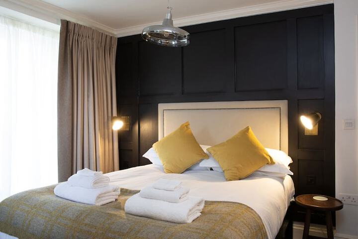 Room 10 of 29