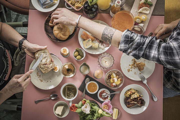 Breakfast/Coffee Service 128 of 154