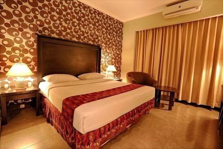 Room 6 of 28