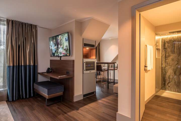 Room 10 of 48