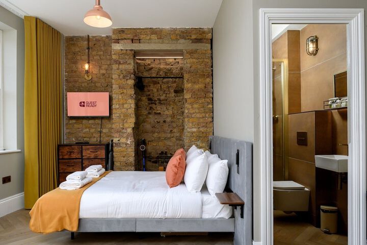 Room 4 of 36