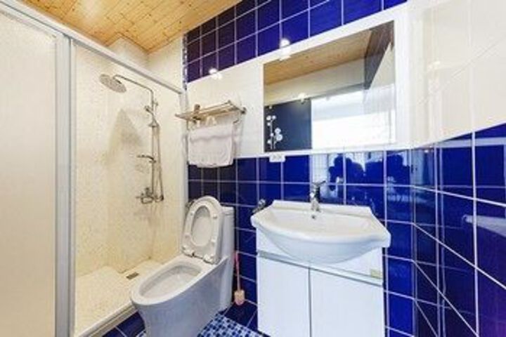 Room 3 of 28