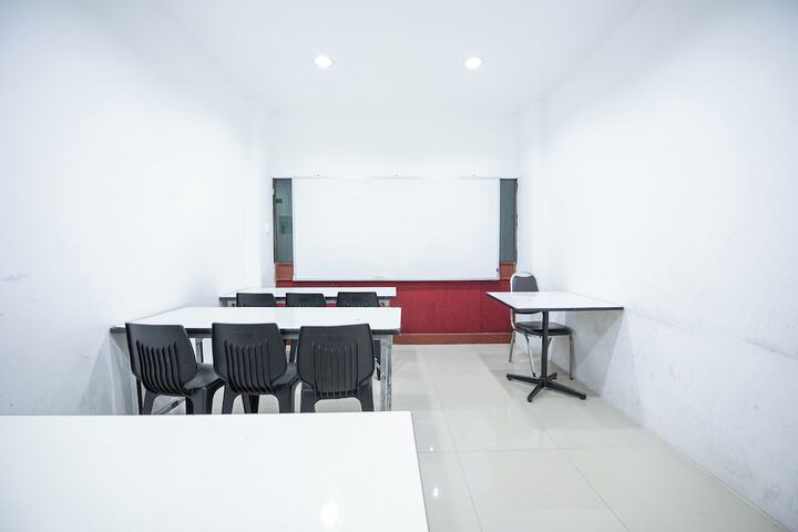 Business Center 78 of 83