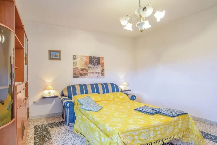 Room 4 of 13
