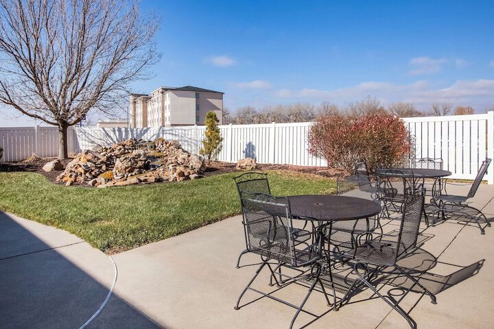 Hotel Exterior 41 of 48