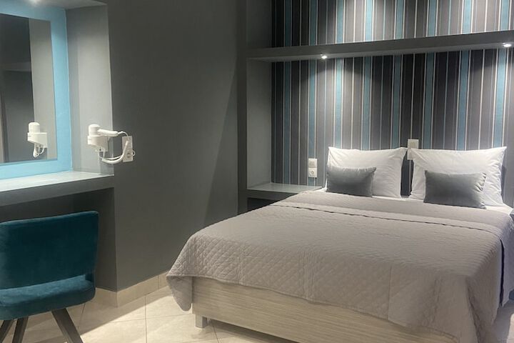 Room 4 of 20